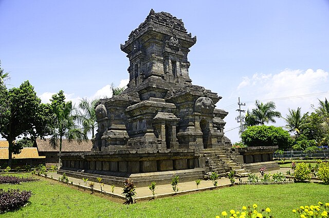 10 Tempat Wisata Sejarah di Malang yang Bikin Liburanmu Makin Berkesan!