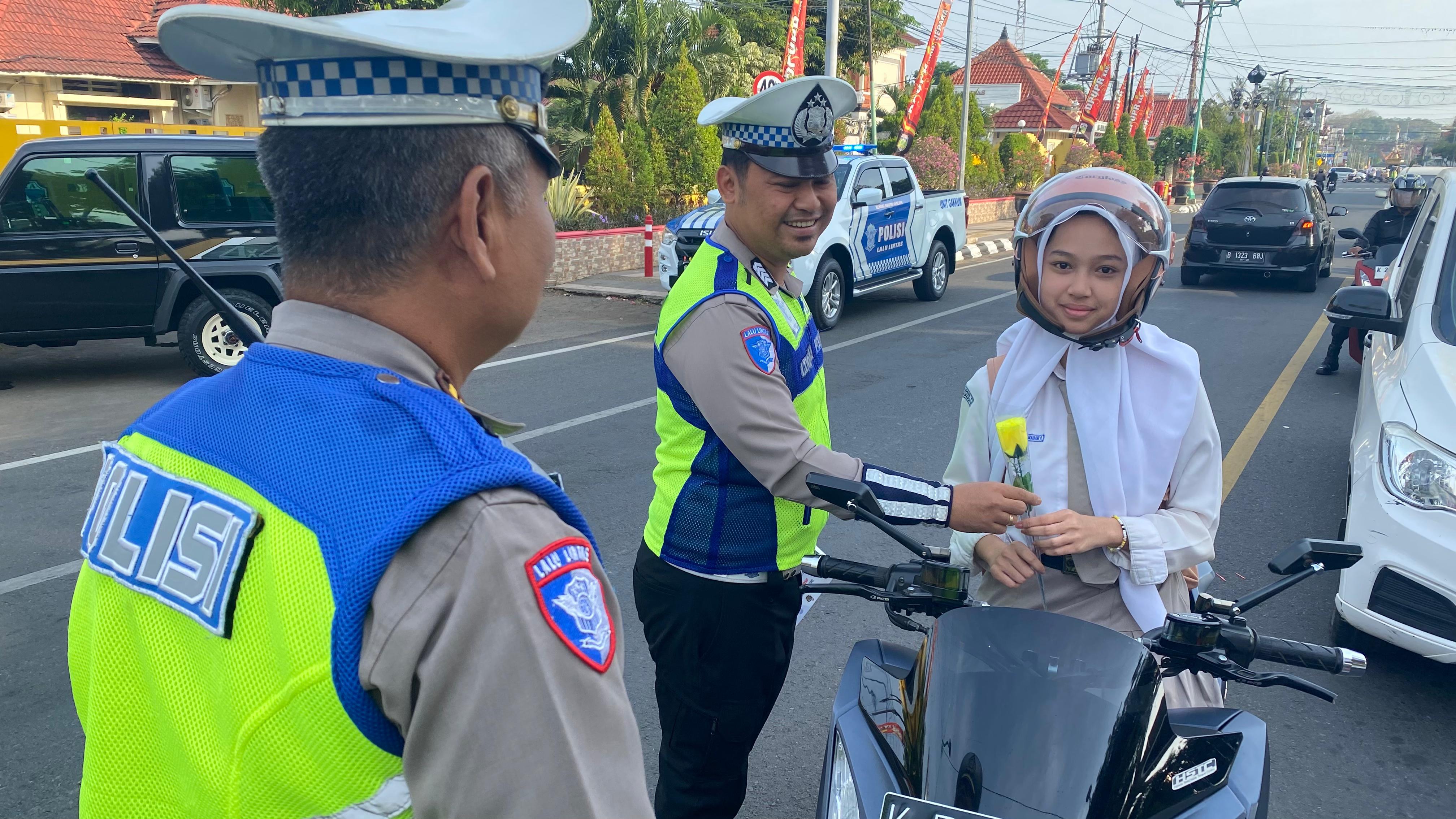 Cokelat dan Bunga Jadi Barang Istimewa Bagi Polres Jepara, Ternyata Ini Manfaatnya