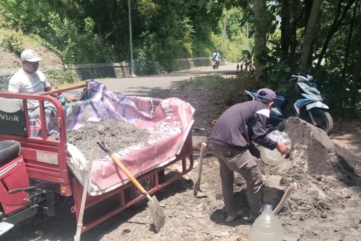 Bersinergi Benahi Jalan Menuju DTW Cacaban Kabupaten Tegal 