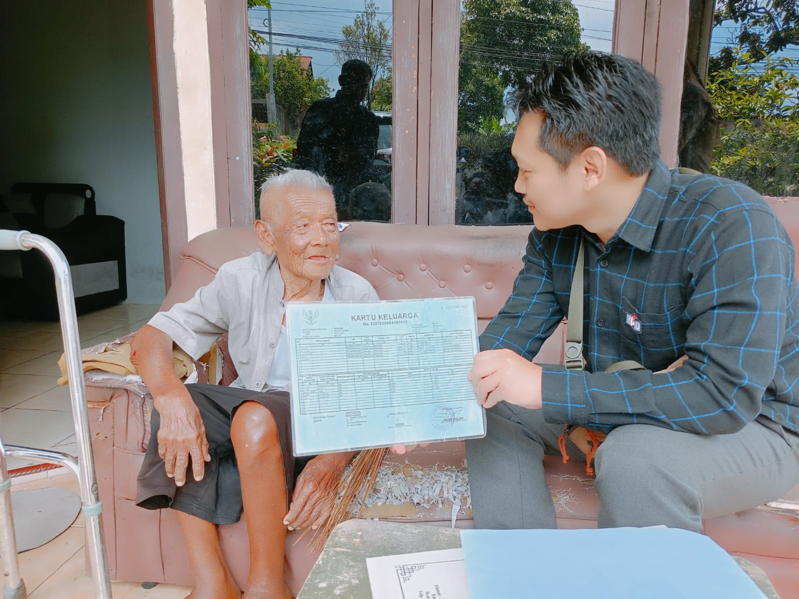 ‎KPU Coktas Pemilih Usia di Atas 100 Tahun untuk Pemutakhiran Data 	