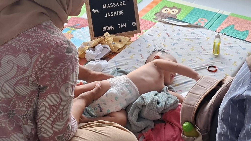 Usai Mudik Lebaran, Pijat Bayi Mulai Ramai Pesanan