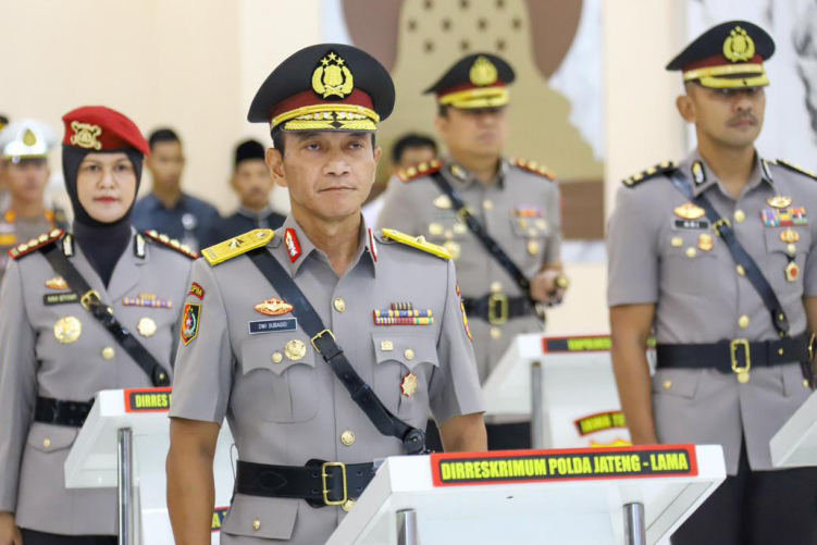 32 Pamen Polda Jateng Jalani Sertijab Awal 2026, Kapolda Tekankan Amanah Jabatan