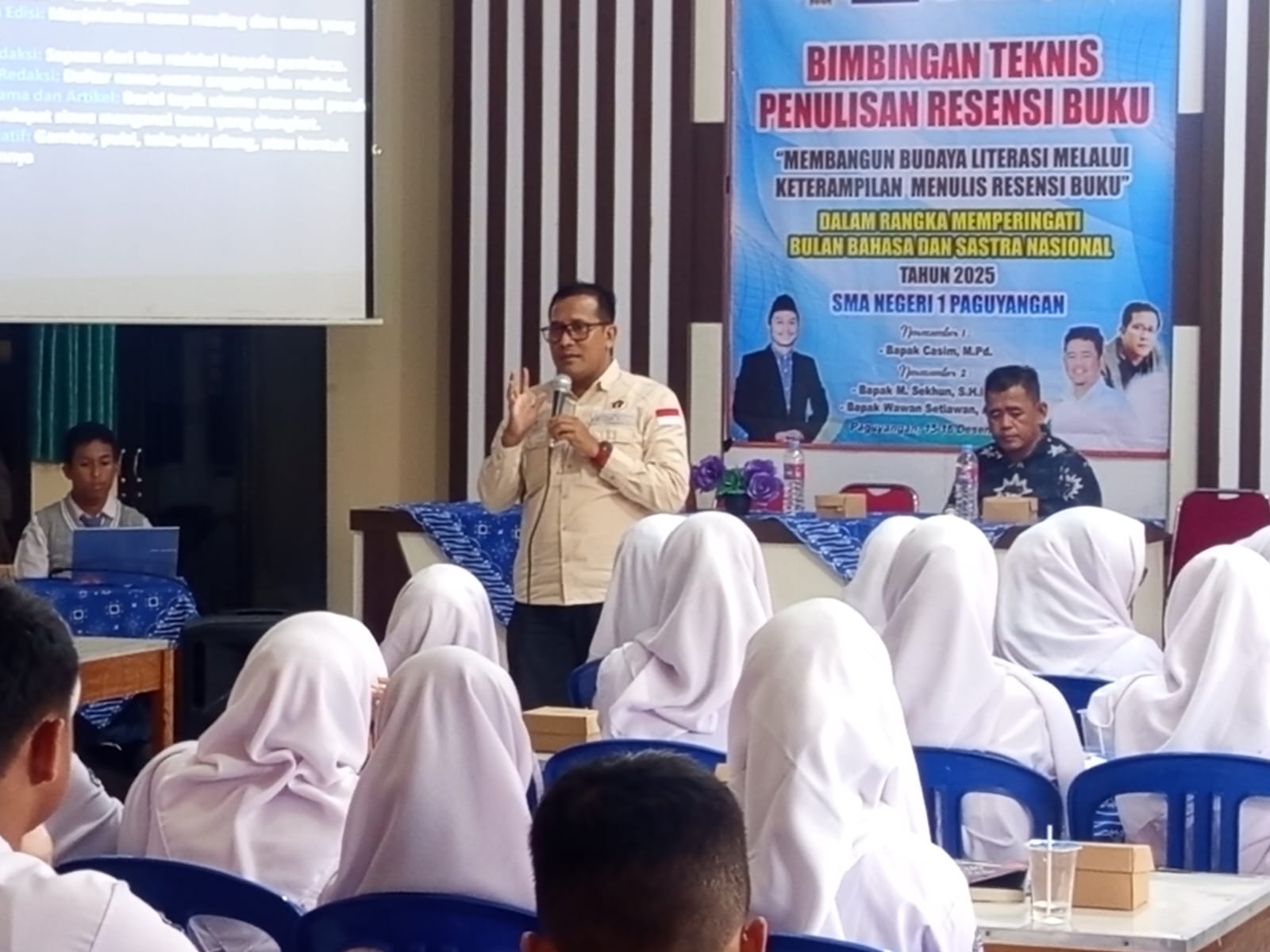 Siswa SMA Negeri 1 Paguyangan Dilatih Menulis Berita