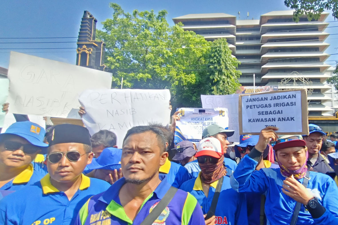 Ribuan Petugas Irigasi Tuntut Diangkat Jadi ASN PPPK, Geruduk Kantor Gubernur Jateng