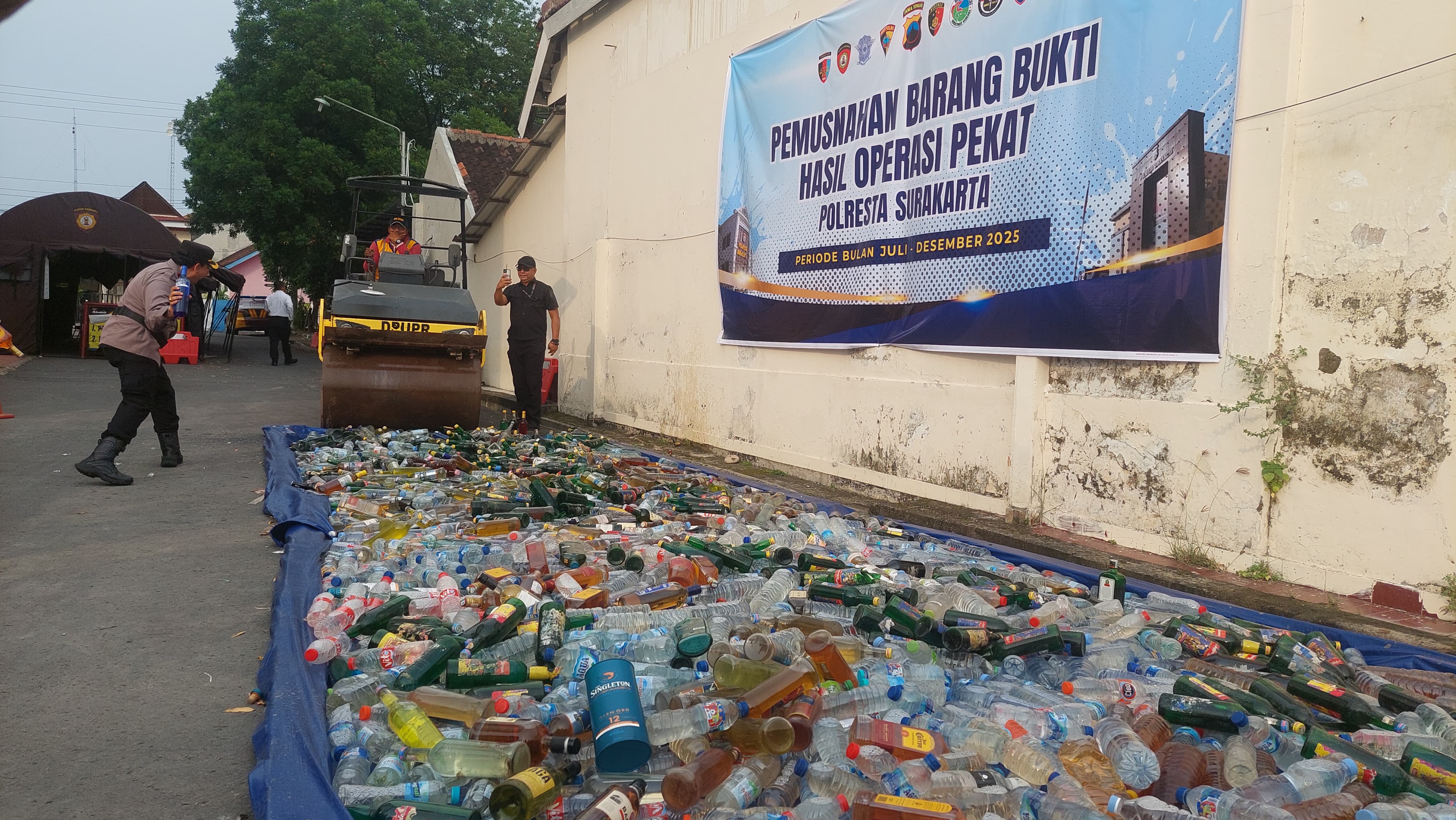 Operasi Pekat 2025, Polresta Solo Musnahkan 1.647 Liter Ciu