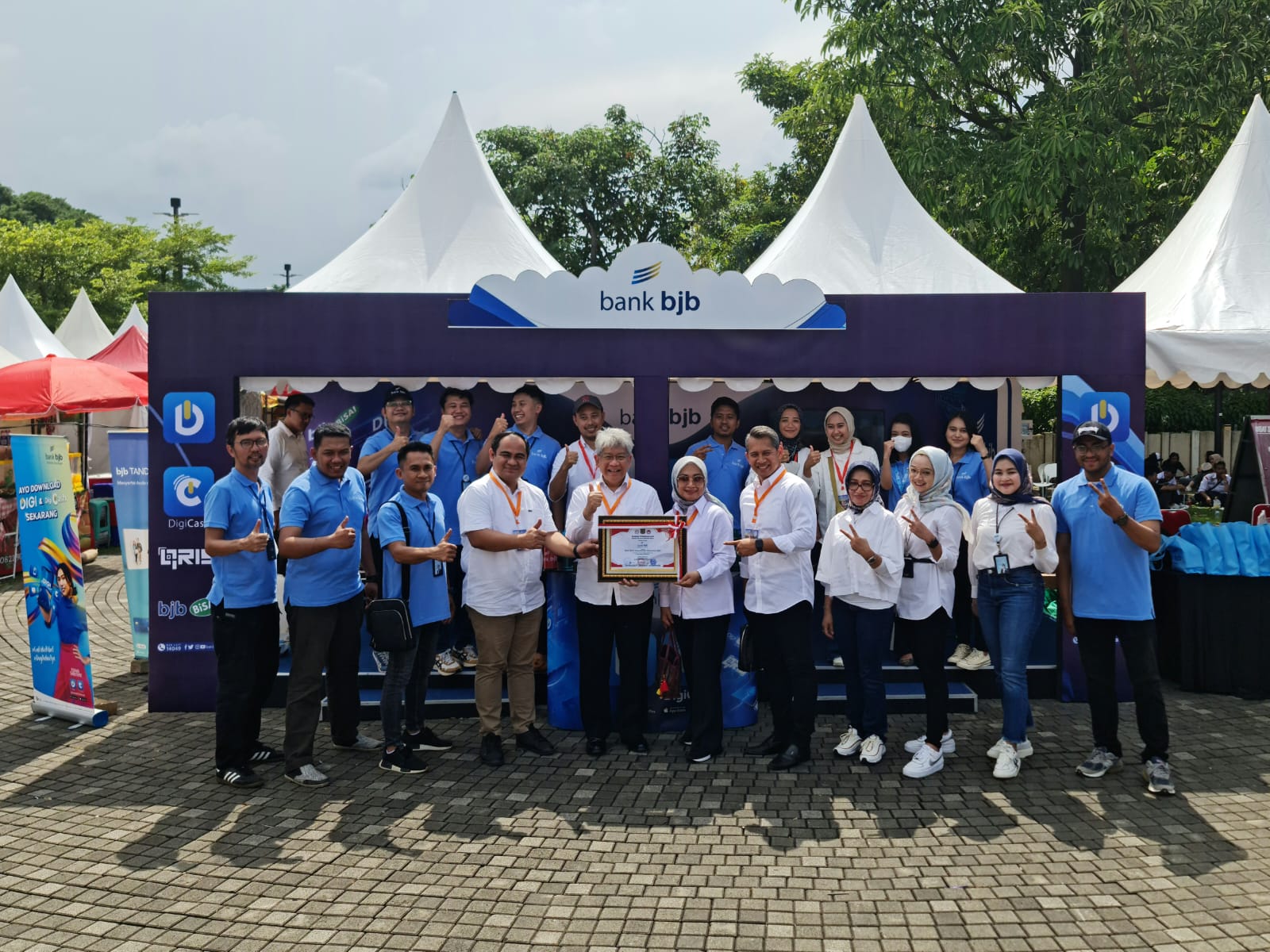 Keren! bank bjb Raih Penghargaan Sebagai Bank Peduli Perekonomian Masyarakat Desa di Indonesia