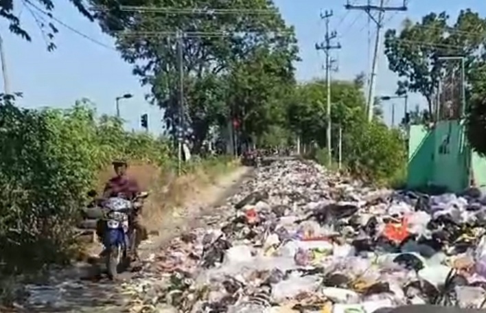 Tumpukan Sampah di Jalan Serayu Kabupaten Pemalang Ganggu Kenyamanan Warga