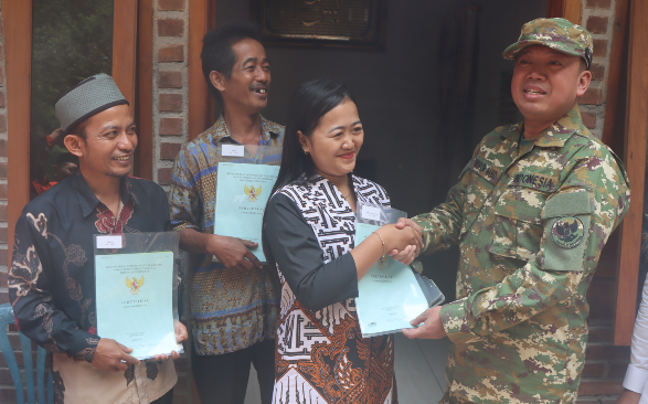 Menteri Agraria dan Tata Ruang Nusron Wahid Serahkan 965 Sertifikat di Kabupaten Semarang