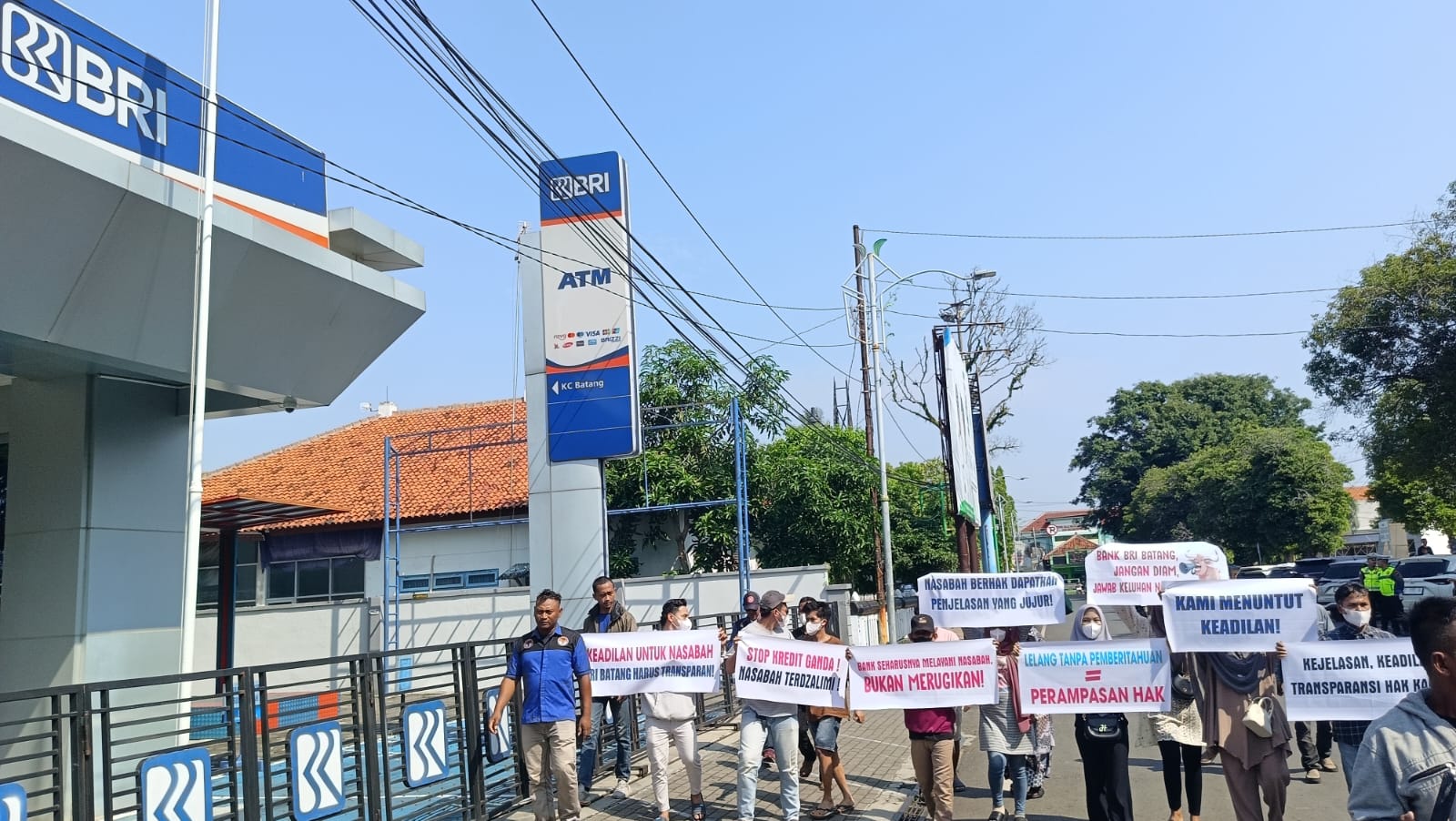 Digeruduk Warga, BRI Batang Janji 2 Minggu Rampungkan Tuntutan Nasabah