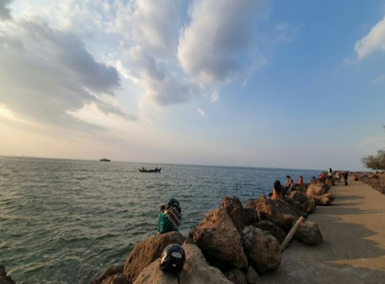 Pantai Marina: Wisata Romantis dan Petualangan Air yang Memikat di Semarang, Cuma 5 Ribu!