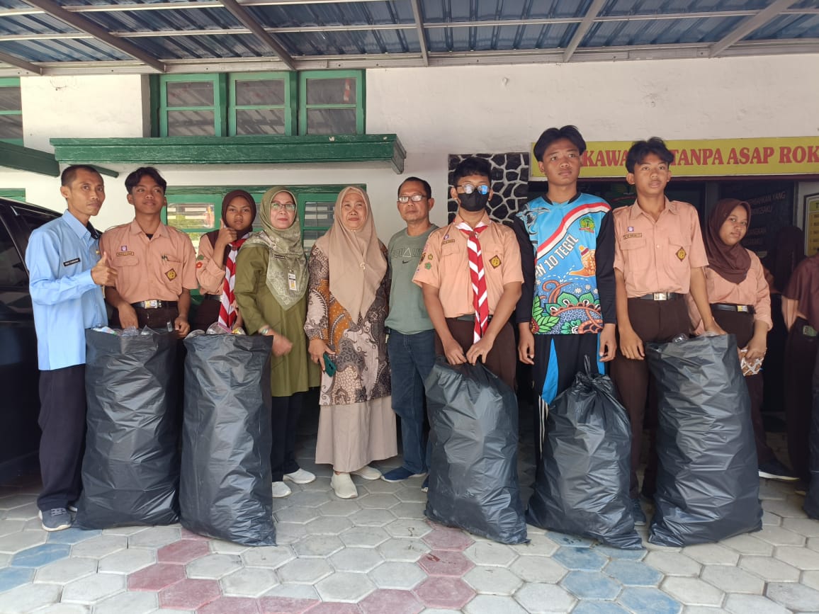 SMP Negeri 10 Kota Tegal Luncurkan Bank Sampah