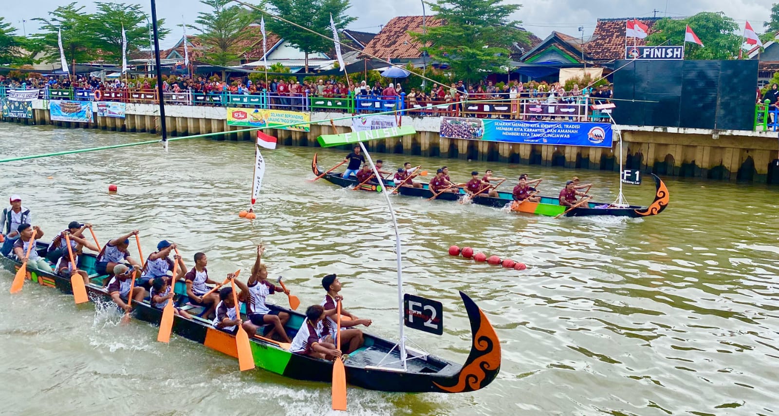 Ramainya Lomban, Tradisi Lomba Dayung yang Eksis Di Batang Sejak 1970-an