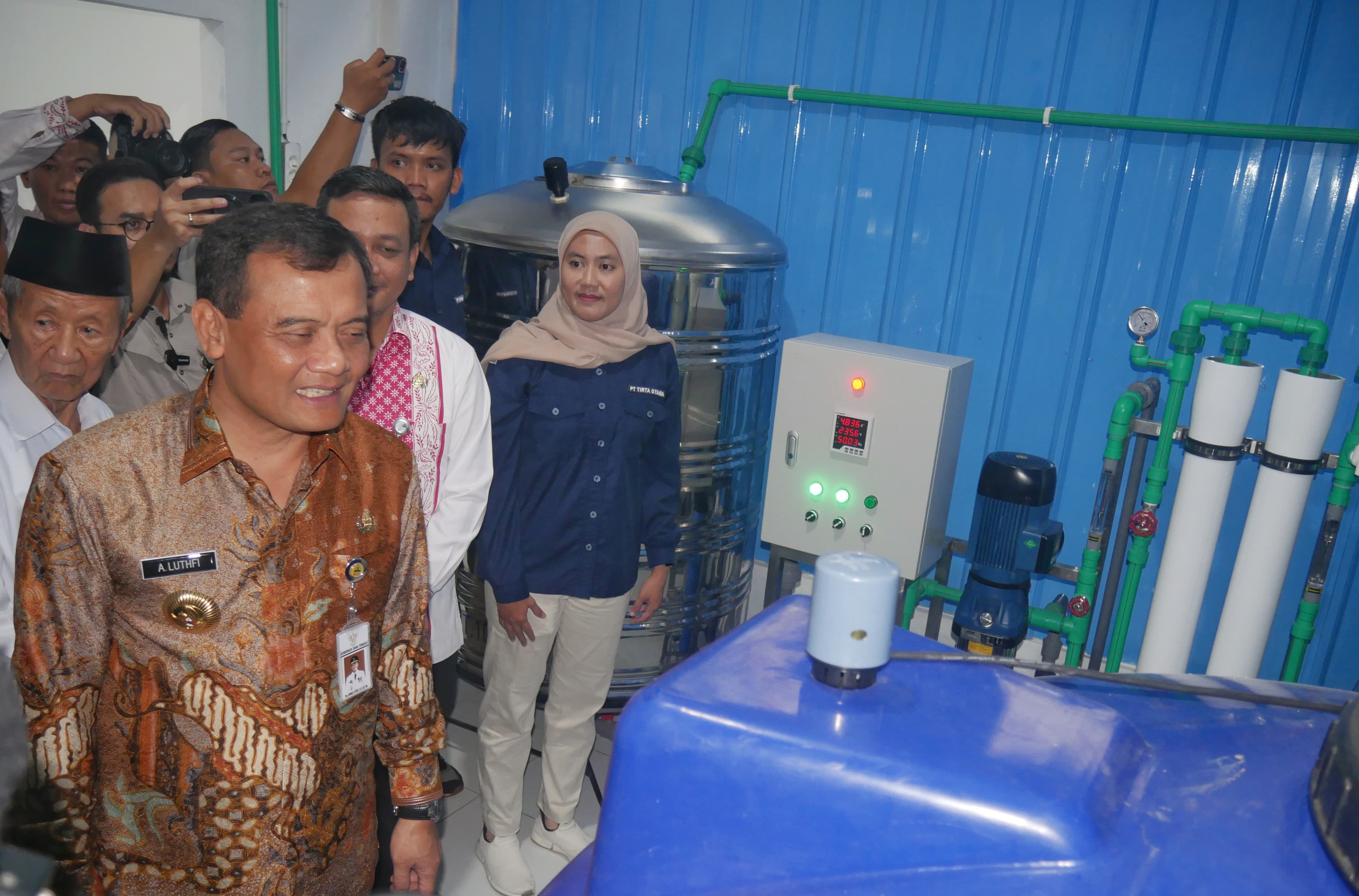 Berkat Program Desalinasi Gubernur Jateng, 250 KK di Pekalongan Nikmati Air Minum Tawar Gratis