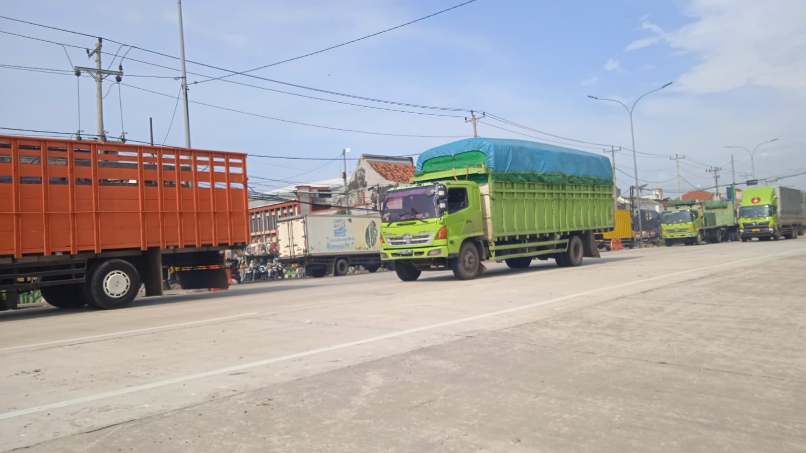 Dilarang Masuk Tol, Polres Batang Mulai Batasi Truk Sumbu Tiga 