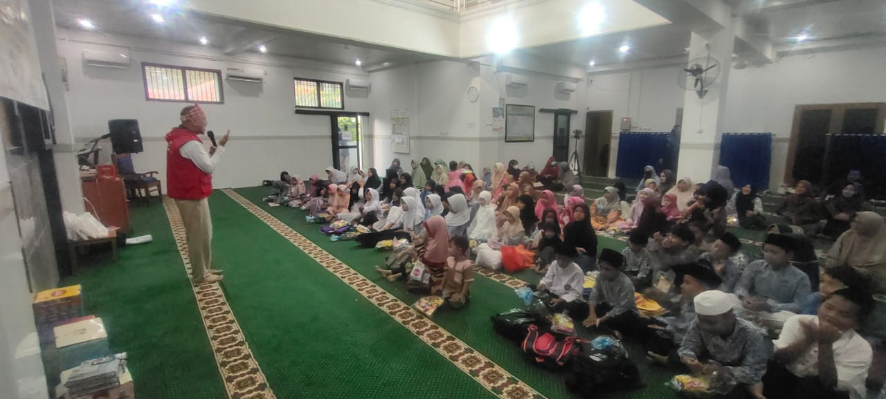 Ketika Ramadan di Masjid Tegal, Sahabat NUN Ajak Anak Cinta Masjid dan Cukur Gratis