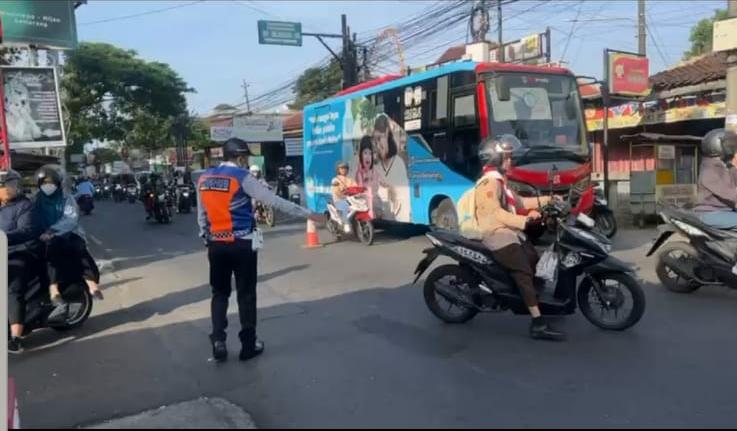 Kawasan Mijen Macet Parah, Dishub Semarang Lakukan Rekayasa Lalin 