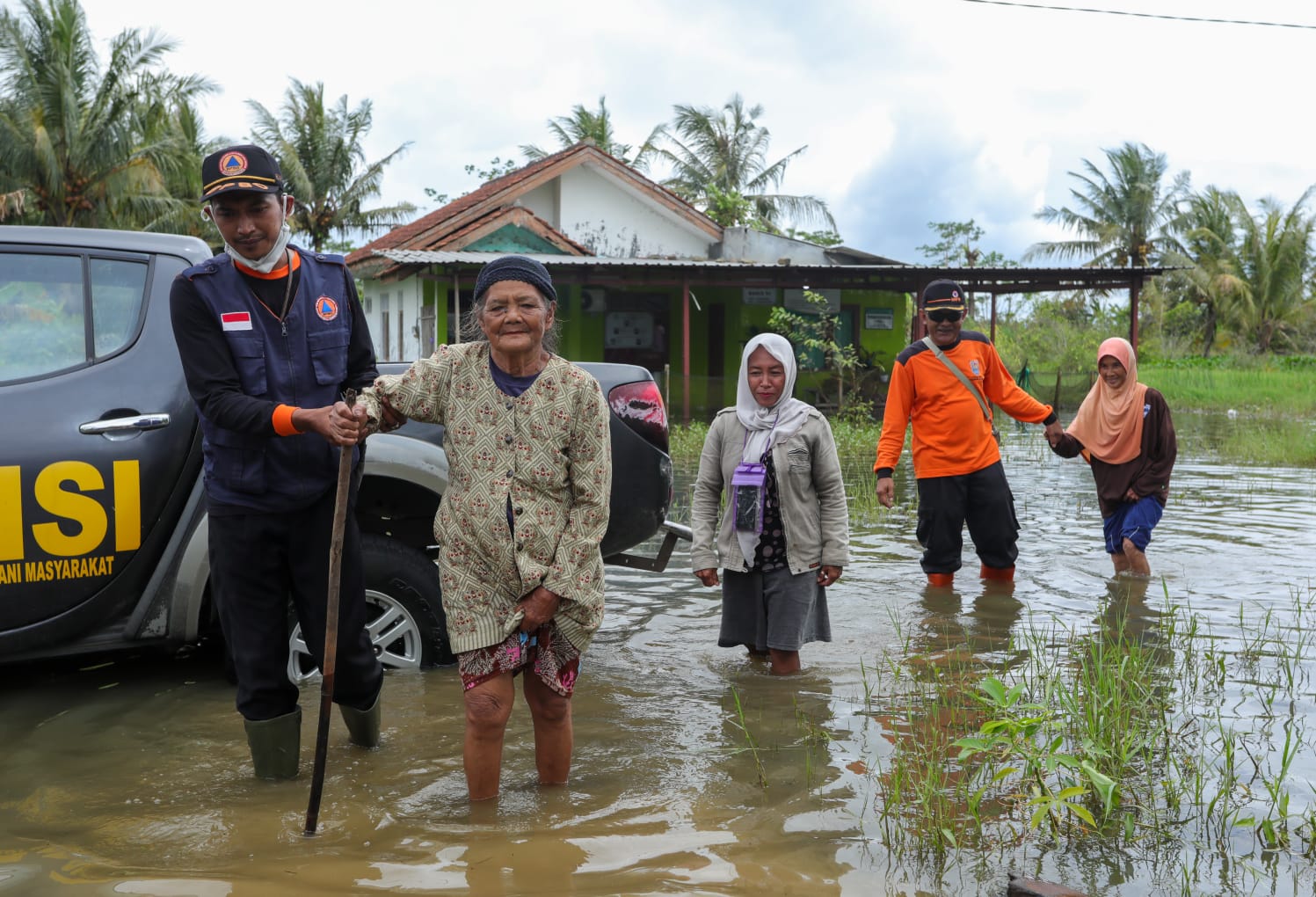 Banjir Cilacap Mulai Surut, Warga Berduyun-duyun Berobat