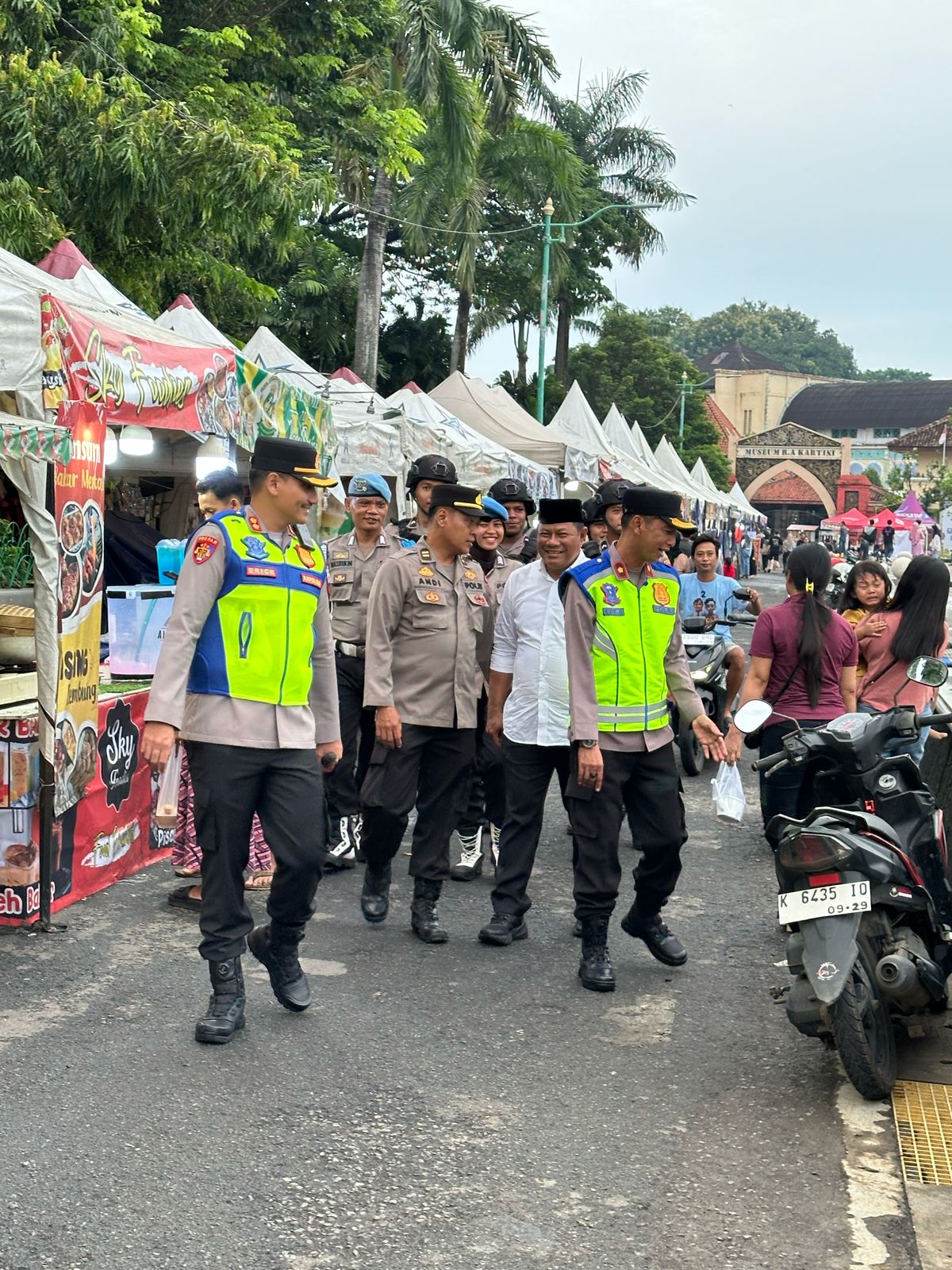 Menyapa Warga di Bazar Ramadan, Cara Kapolres  Jepara Dekatkan Diri ke Masyarakat