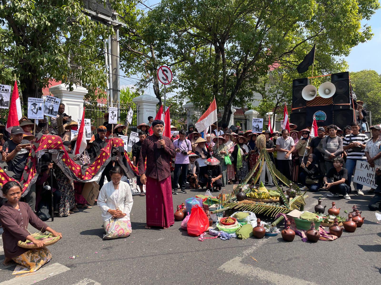 Biang Kerok Kerusakan Pegunungan Kendeng, Petani di Pati Tolak Pabrik Semen