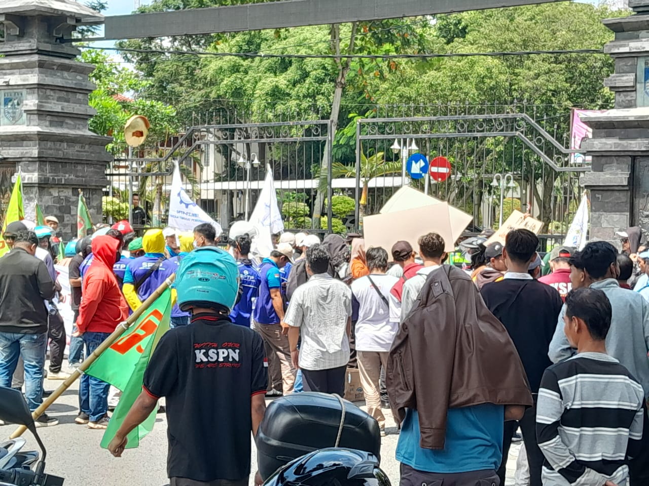 Kawal Upah 2026, Ratusan Buruh Demak Turun ke Jalan