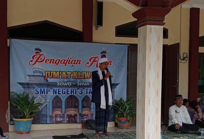 Warga SMP Negeri 3 Talang Kabupaten Tegal Ngaji Sambut Ramadan