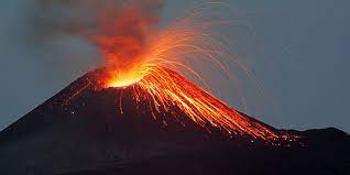 Gunung  Merapi Mengalami 42 Kali Gempa Guguran, kini Status Naik Level III atau Siaga!