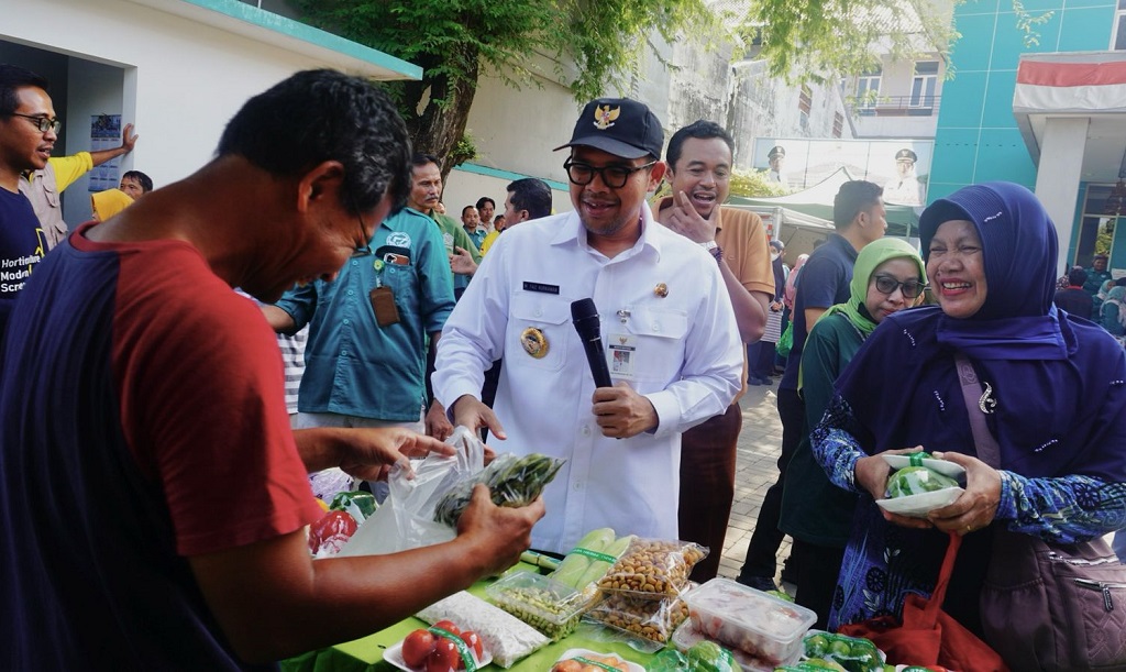 Kunjungi GPM Disparperta, Bupati Batang Sidak Takaran Minyakita hingga Cek Produk Pertanian Lokal