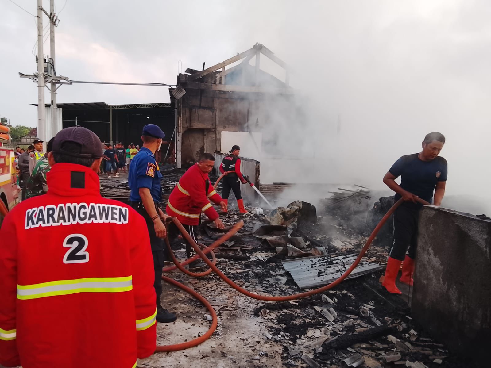 Korsleting Listrik Hanguskan Dua Usaha di Dempet, Kerugian Tembus Rp1,4 Miliar