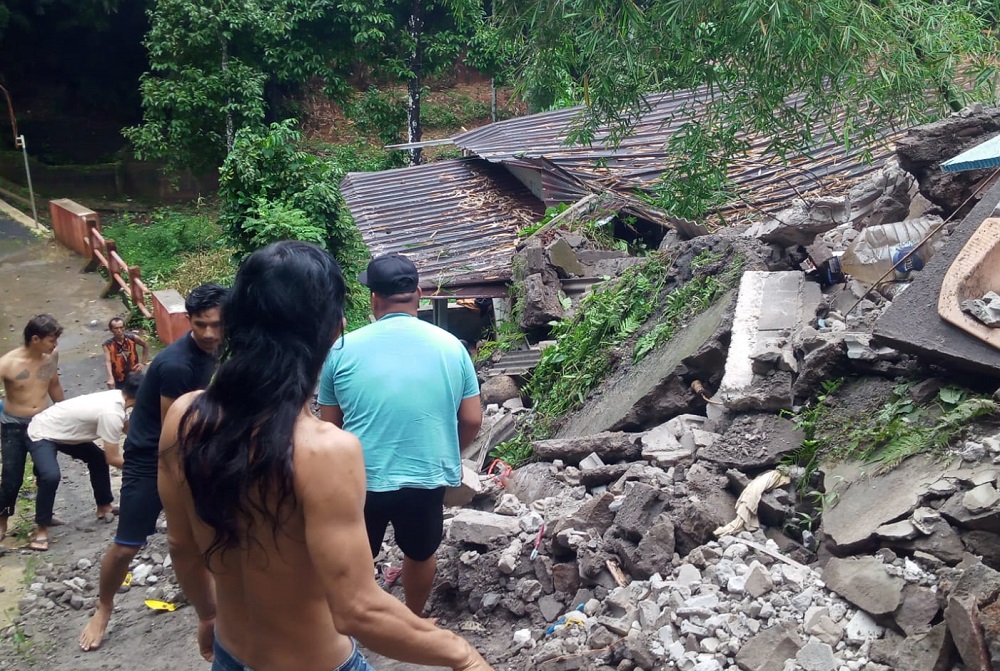 Diguyur Hujan Lebat, Dua Wilayah di Semarang Dilanda Longsor Timpa Rumah Warga 