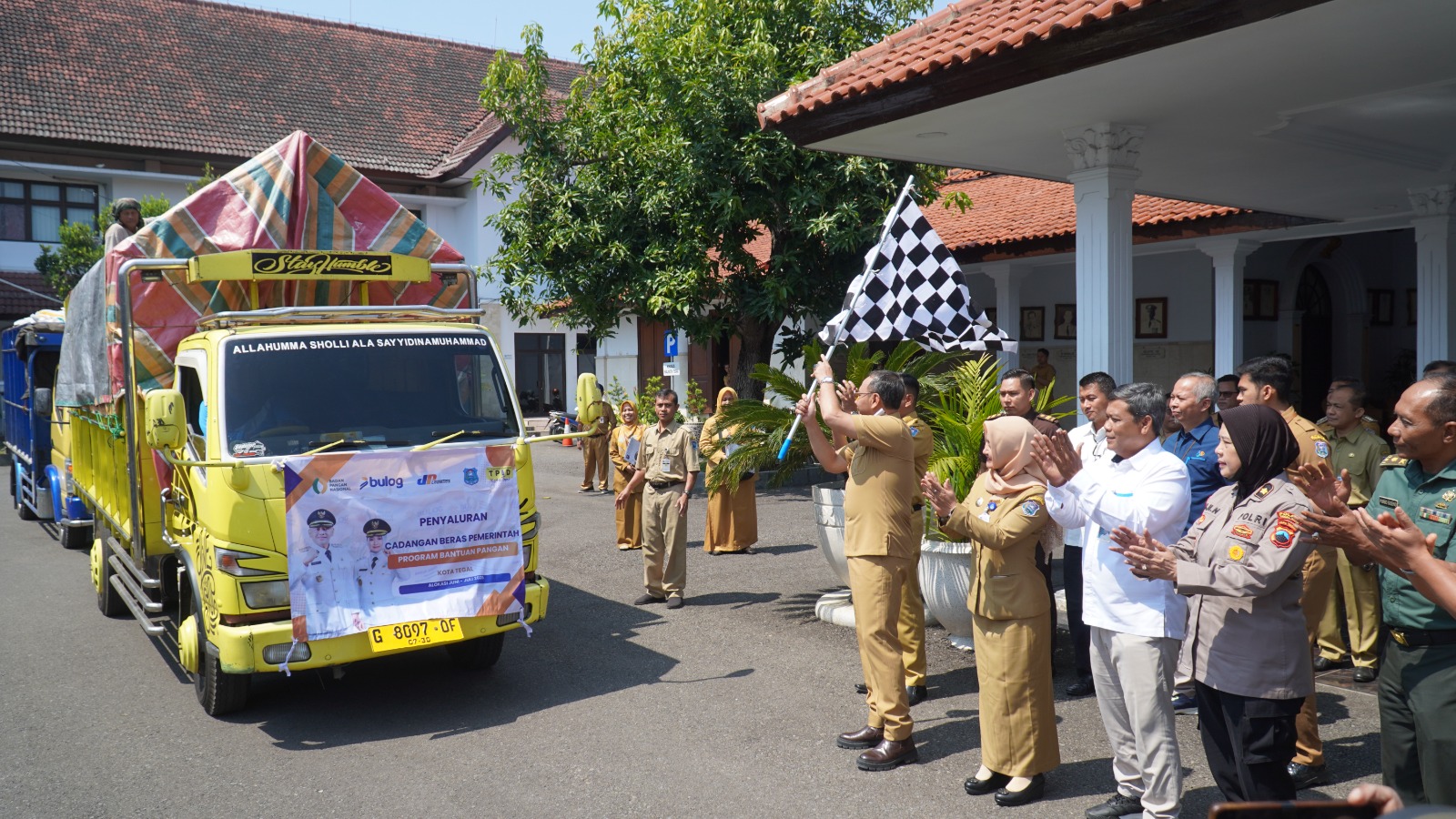 Pemkot Tegal Salurkan 312.660 Kilogram Beras untuk 15.633 KK Bantuan Bapanas 