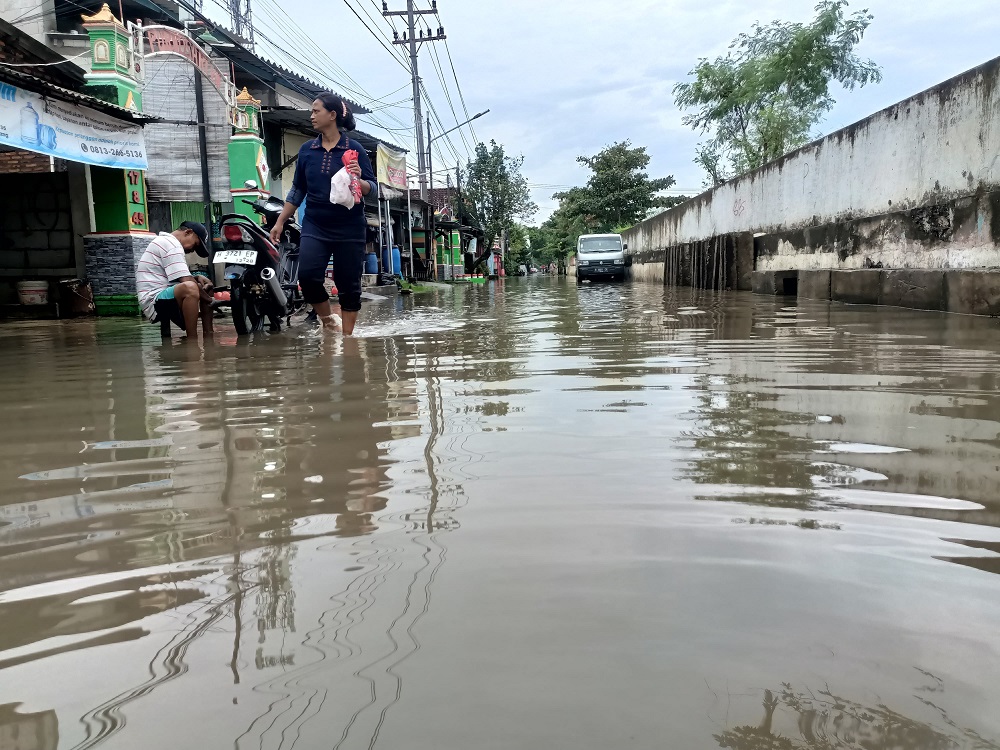 Kerahkan Dua Pomba, Ketinggian Banjir Kaligawe Bertambah 