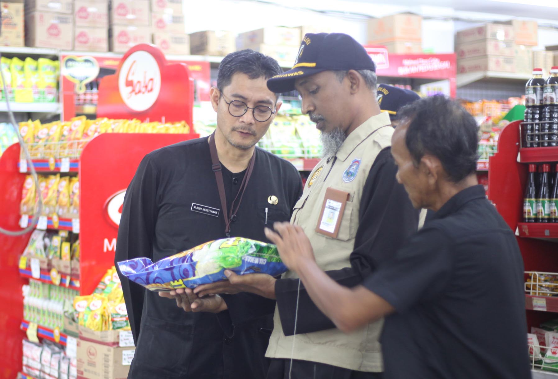 Puluhan Kantong Beras di Kota Tegal Digudangkan ‎