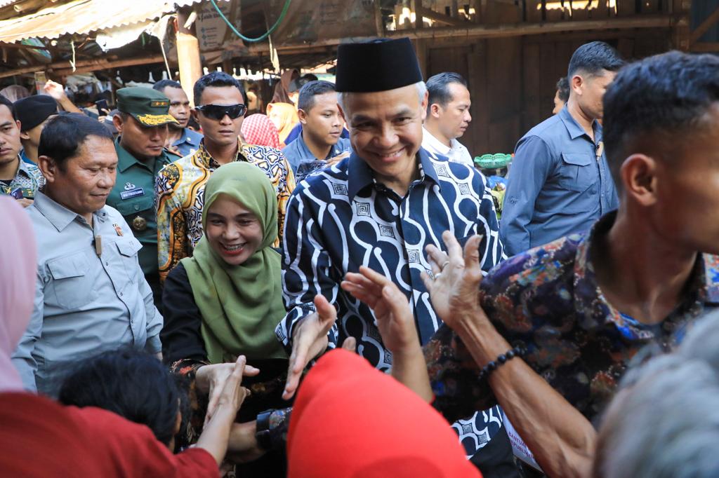 Ganjar Pranowo Dampingi Presiden Jokowi ke Pasar Pekalongan