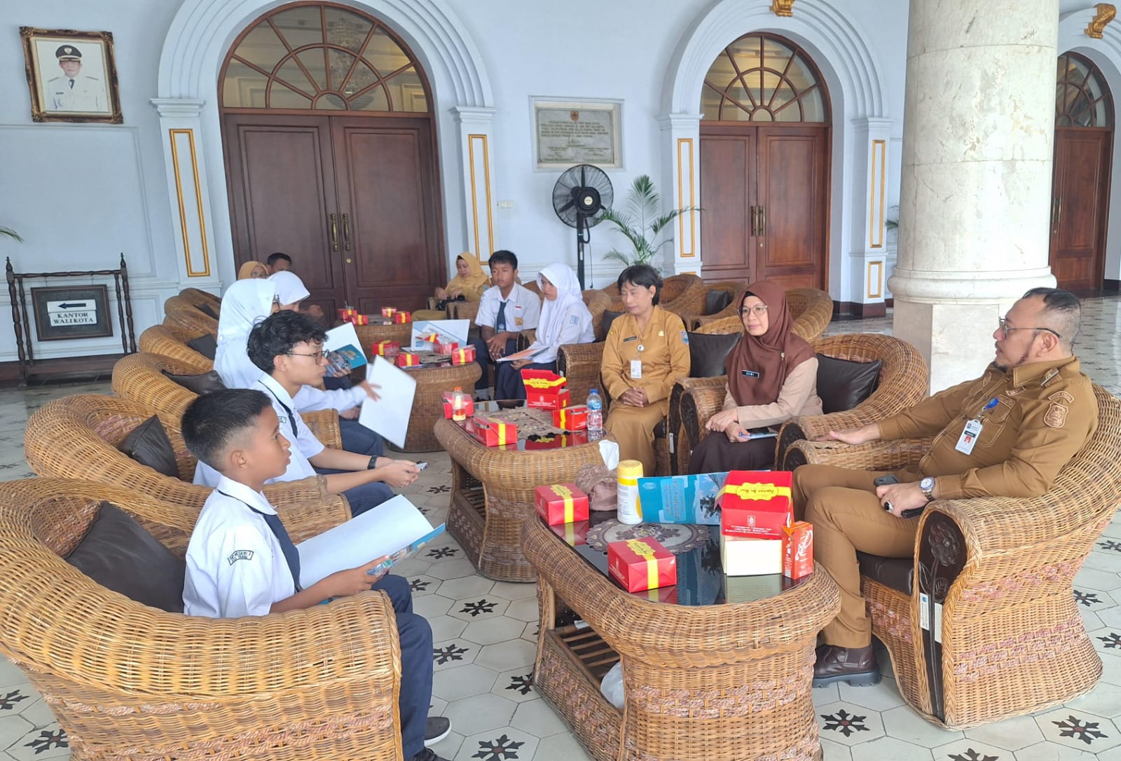 Tim majalah Espero SMPN 2 Tegal Gali Kepemimpinan Wali Kota Tegal