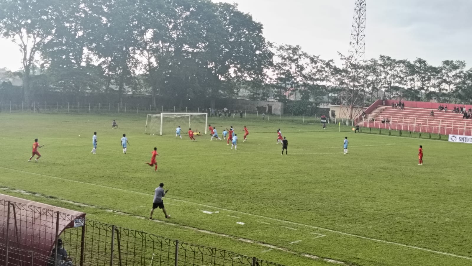 Diguyur Hujan, Persibat Batang Bantai Persab Brebes 2-0 dengan 10 Pemain