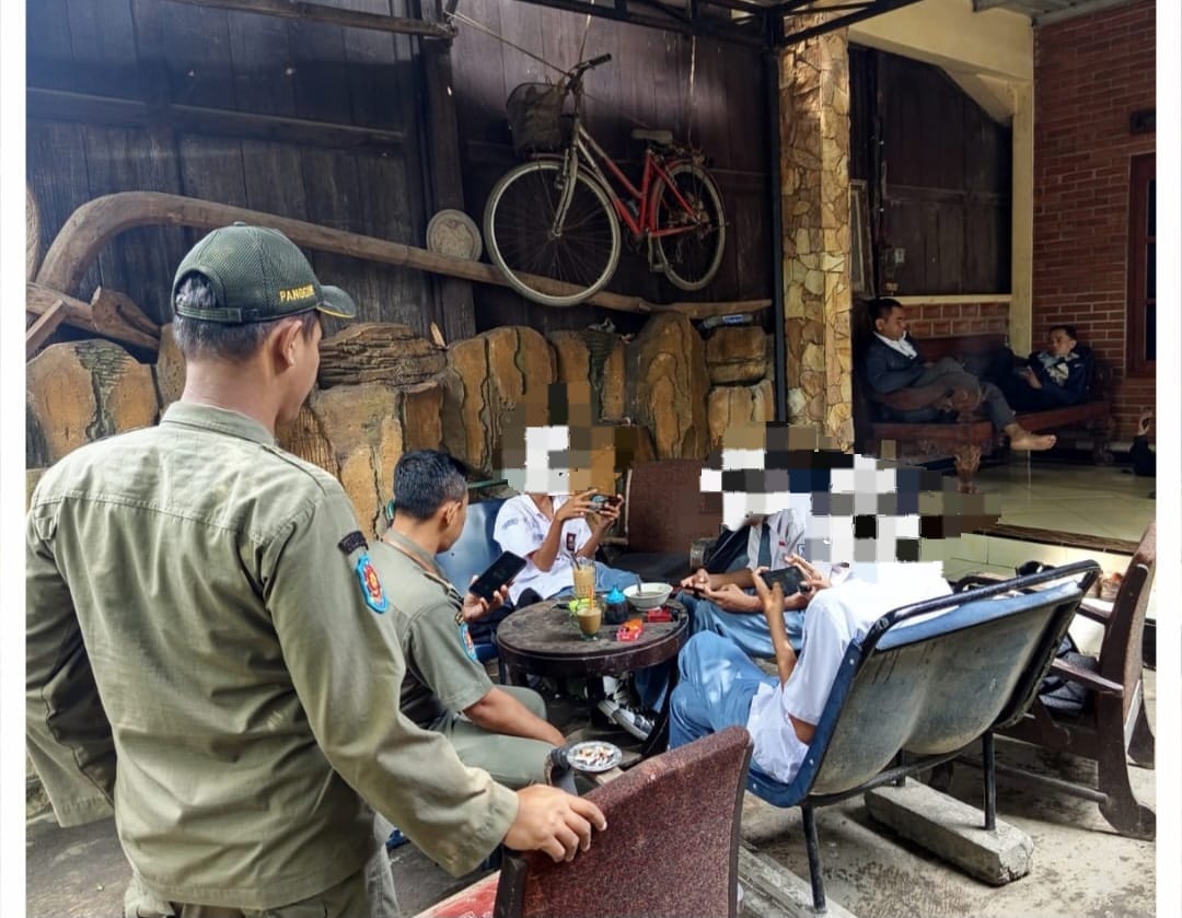 16 Pelajar Terjaring Razia Satpol PP Solo Saat Nongkrong di Kafe