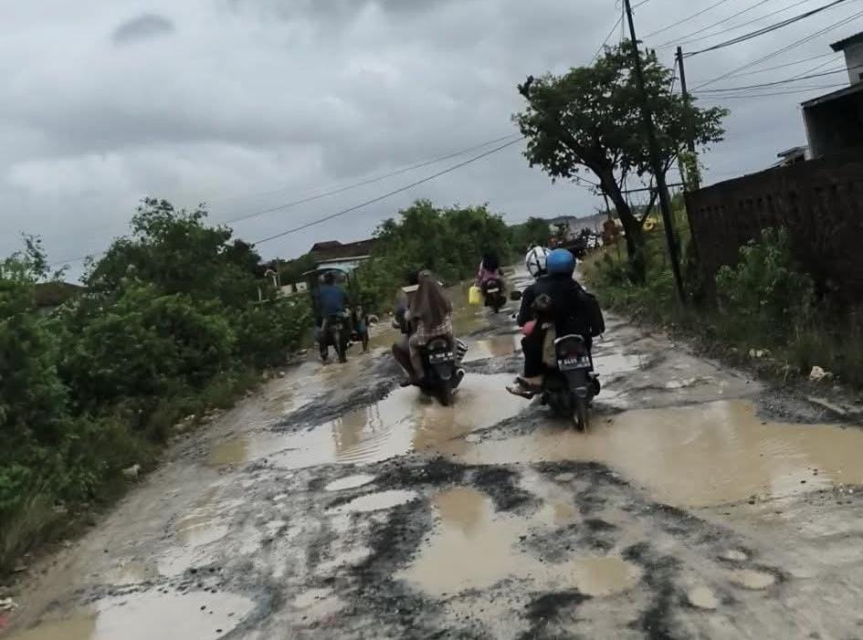 Jalan Purworejo Bonang Demak Rusak Parah dan Tergenang Air, Warga : Sudah Banyak Korban