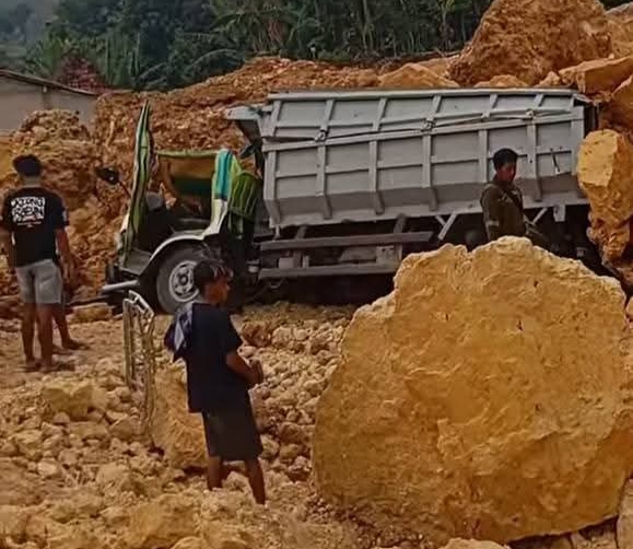 Tambang Pegunungan Kendeng Pati Longsor, Satu Tewas dan Satu Terluka Parah 