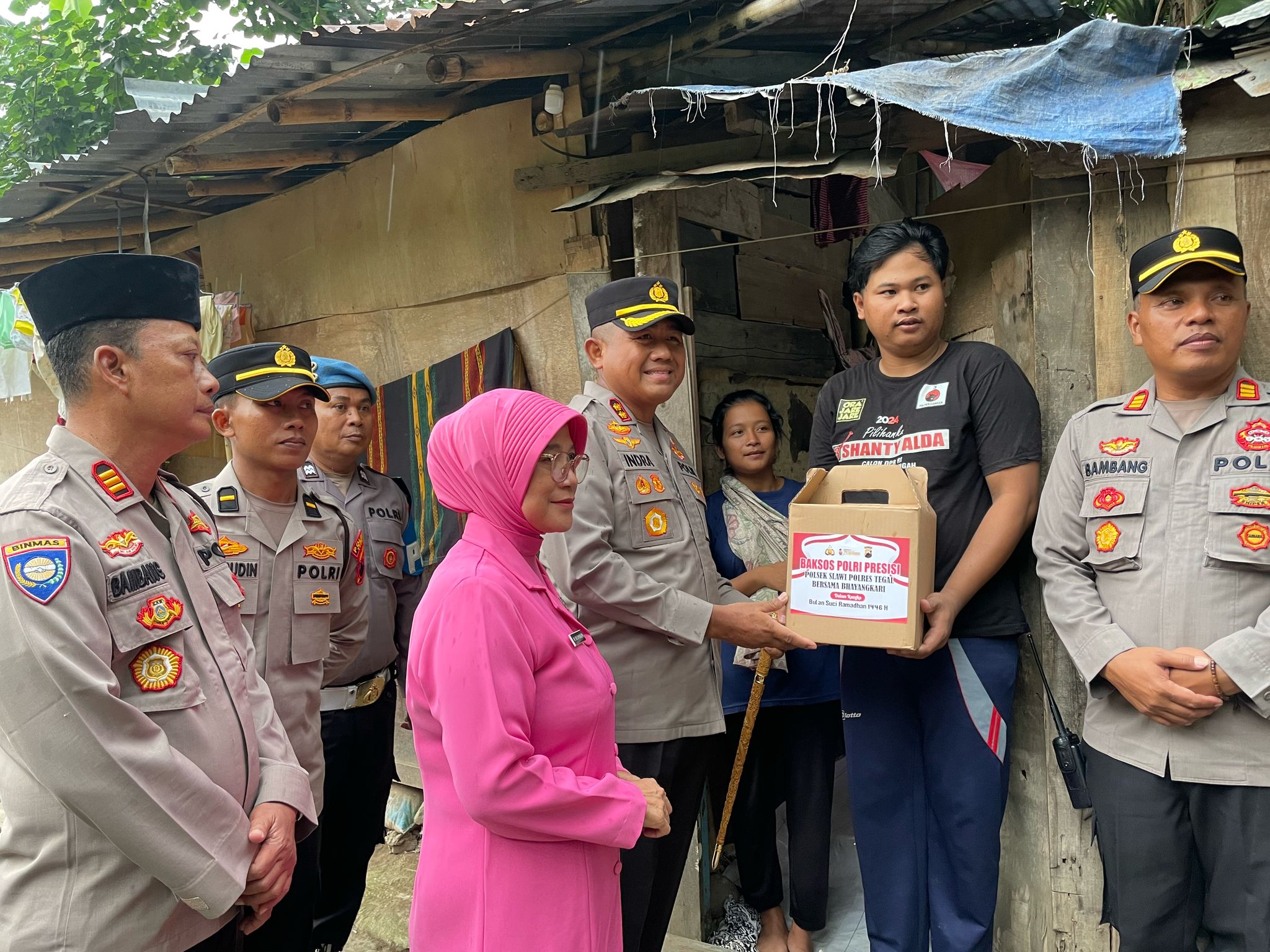 Baksos Polri Presisi Sambangi Kelurahan Kudaile Kabupaten Tegal 