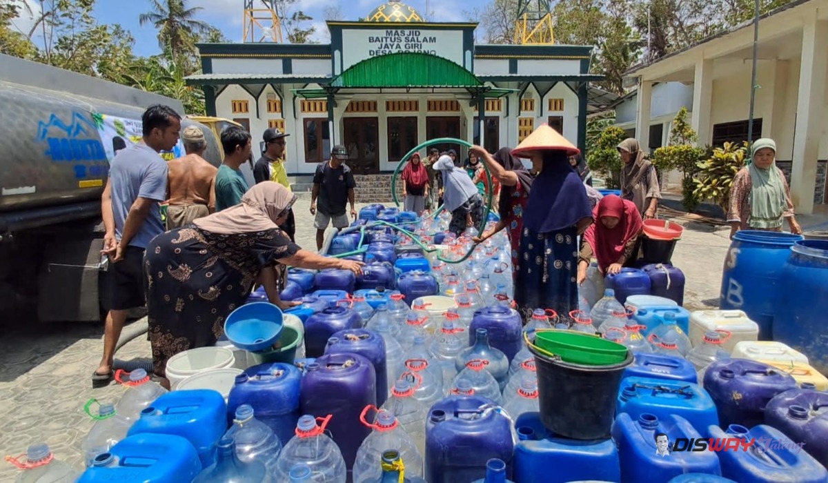 Krisis Air Bersih Hampir 5 Bulan, Warga Cilacap Serbu Bantuan 8.000 Liter Air Bersih