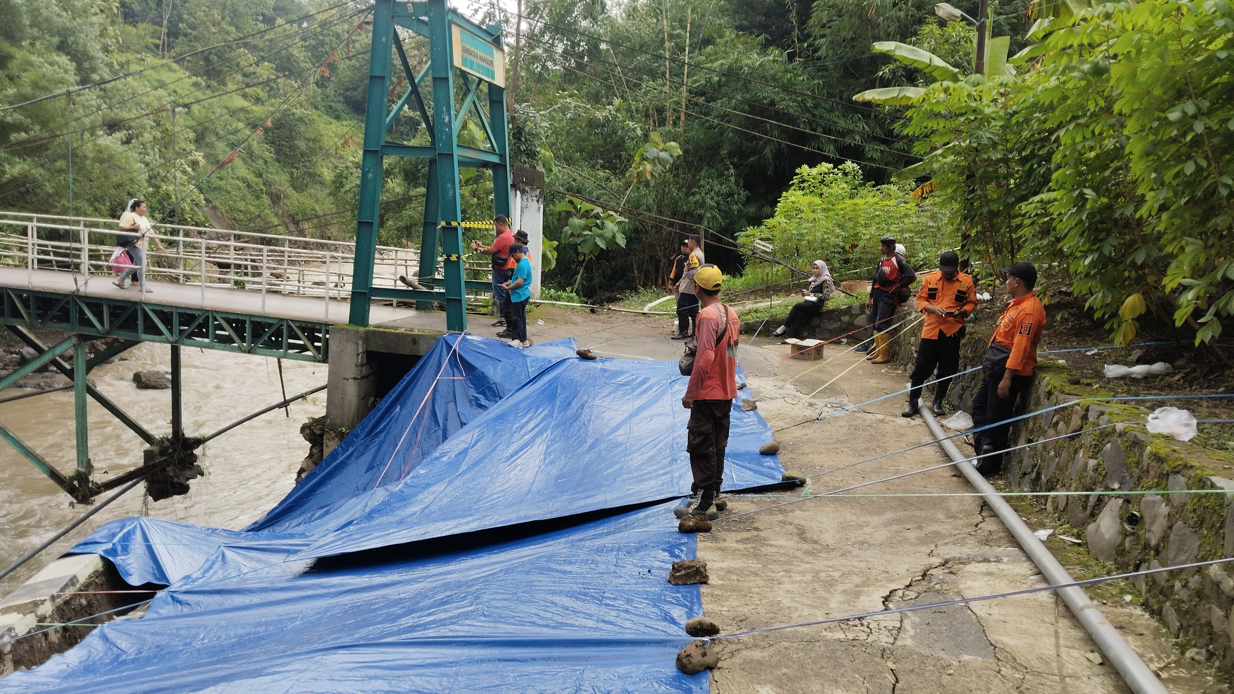 Talud Jembatan Tembusan Undip-Unnes Longsor, Aktivitas Warga Terganggu