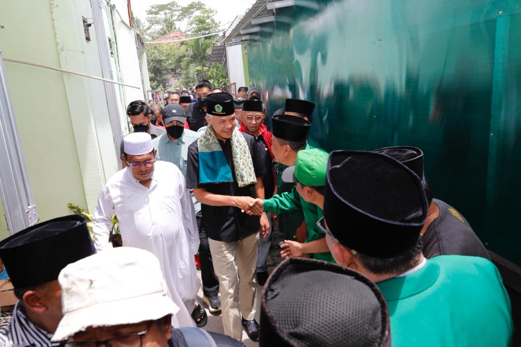 Sowan ke KH RM Soleh Bajuri, Ganjar Dibisiki Dapat Dukungan 21 Mursyid Thoriqoh se-Lampung
