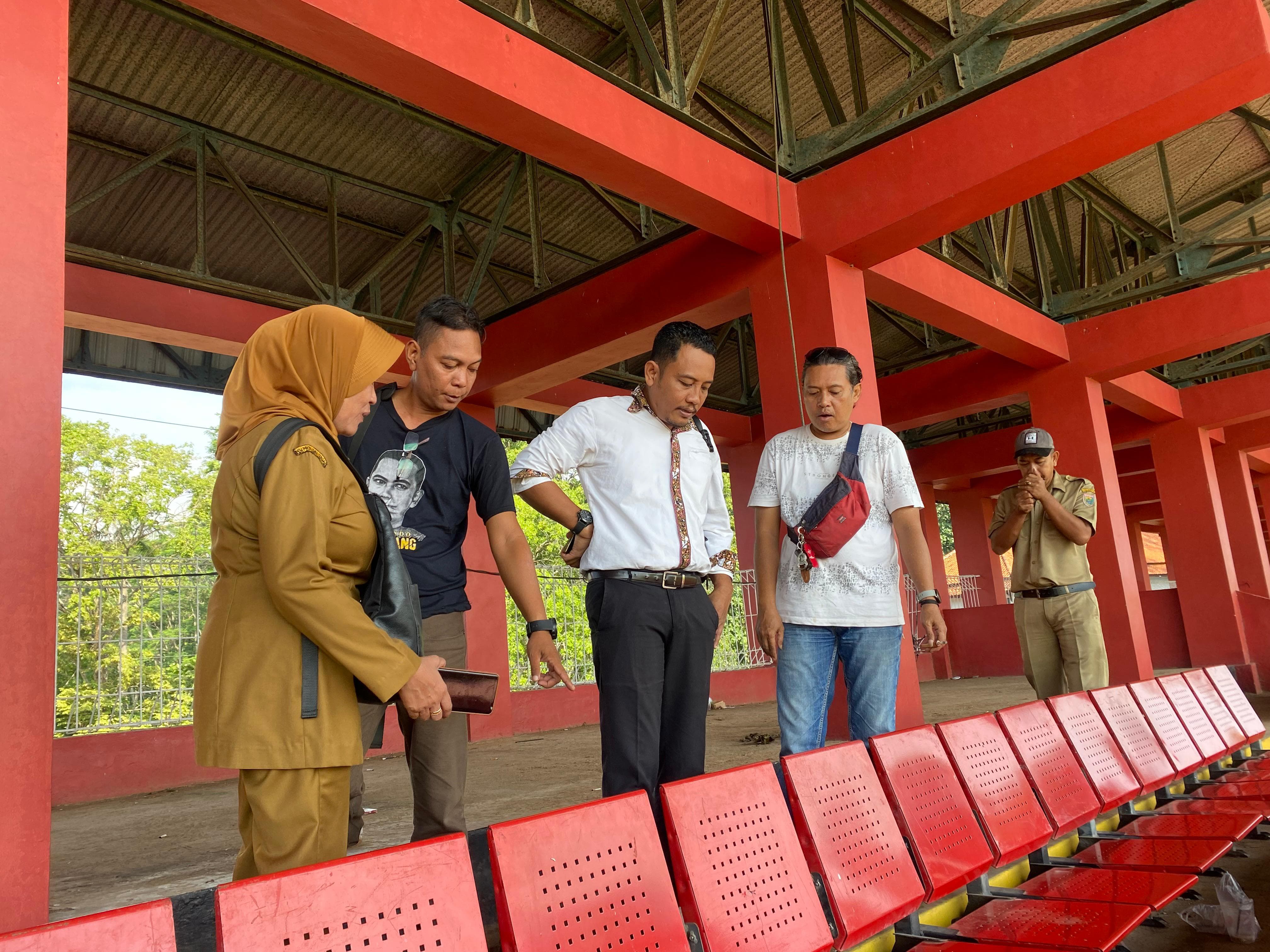 Kursi Rusak, Panpel Persibat Batang Cek Single Seat Stadion Bareng Dinparpora