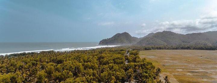 Ini Dia Mitos dan Misteri  Serta Fasilitas yang Tersedia di Pantai Suwuk Kebumen 