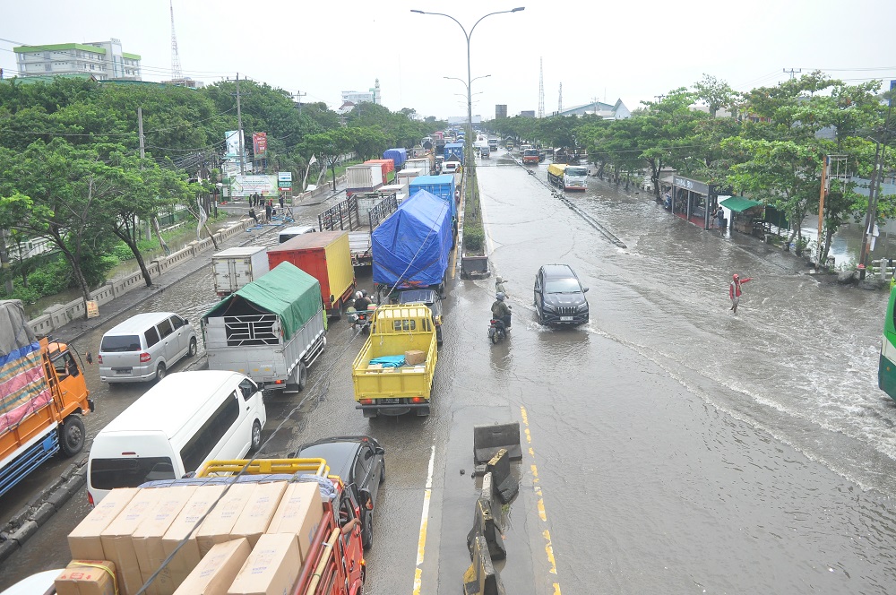 Banjir Kaligawe Tinggi, Berdampak Kemacatan Hingga 6 Kilometer