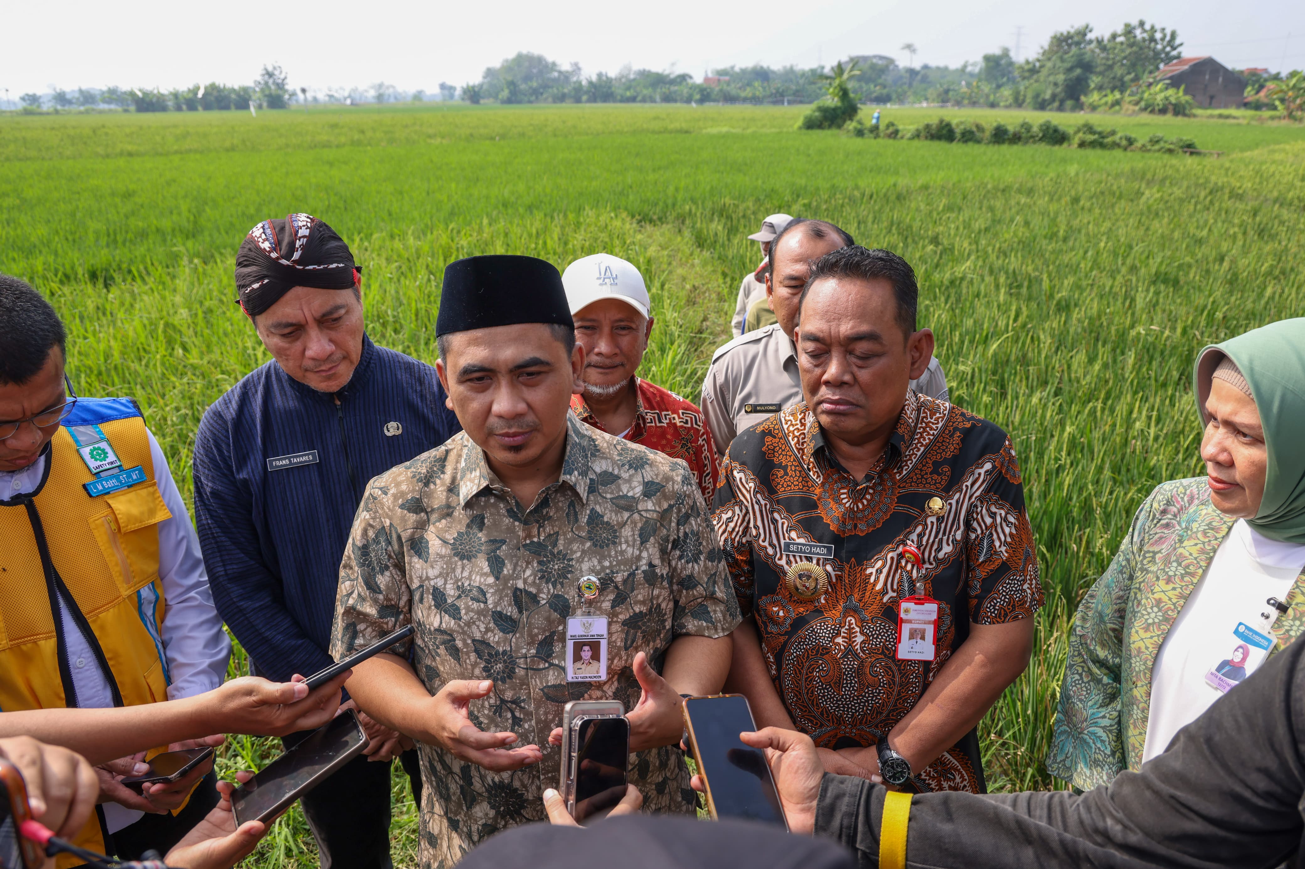 Pemulihan Pascabanjir Grobogan, Pemprov Jateng Salurkan 13.625 Kilogram Benih Padi