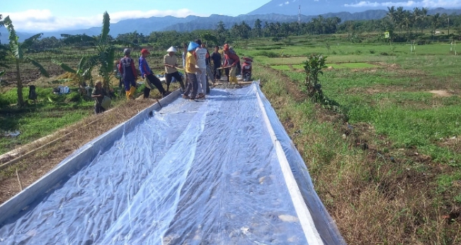 Jalan Rusak di Desa Rembul Kabupaten Pemalang yang Rusak Dirabat Beton