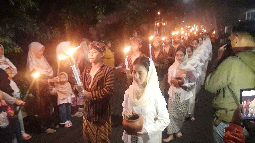 Sakralnya Kirab Nyadran Kali Kandri, 9 Pasang Penari Ambil Tujuh Mata Air di Semarang