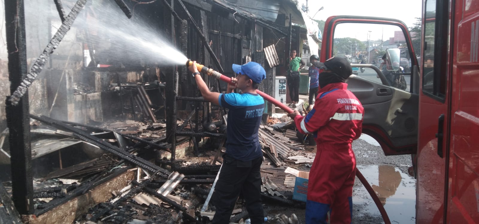 Botol Bensin Tumpah, Tiga Kios di Margasari Tegal Ludes Dilalap Api