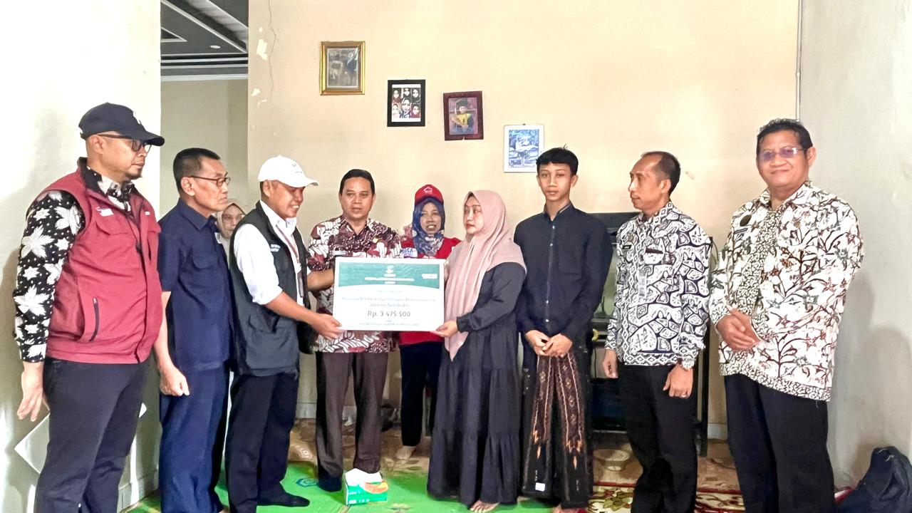 Dinsos Kabupaten Tegal Dampingi Penyerahan Bantuan Korban Pembantaian KKB